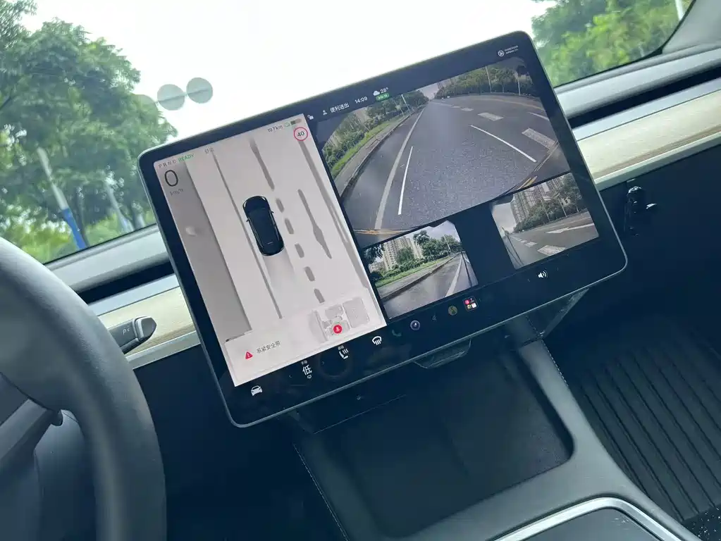 Tesla Model Y — миниатюра 17