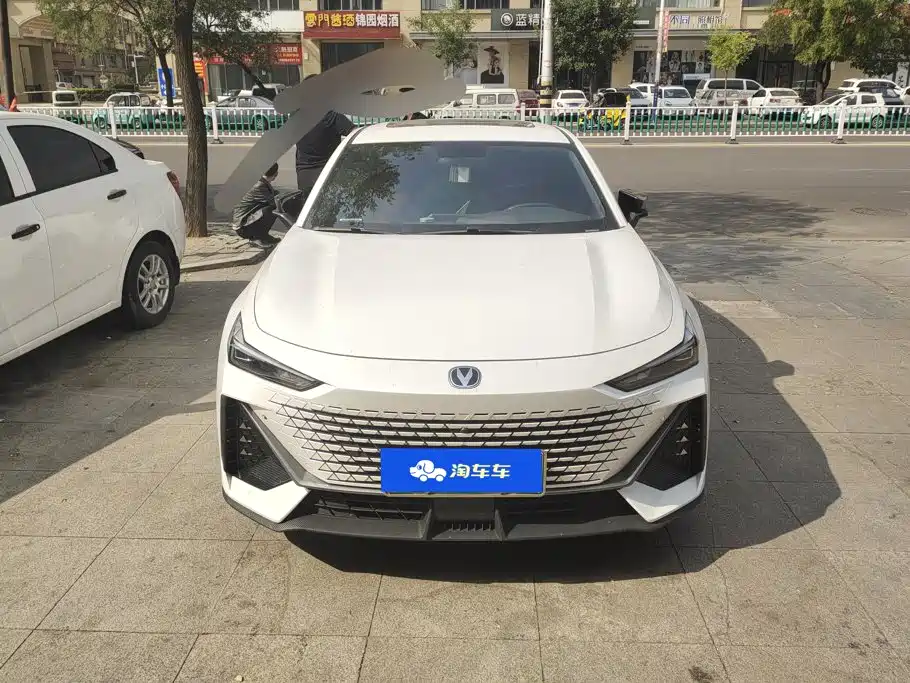 Changan UNI-V iDD — миниатюра 2