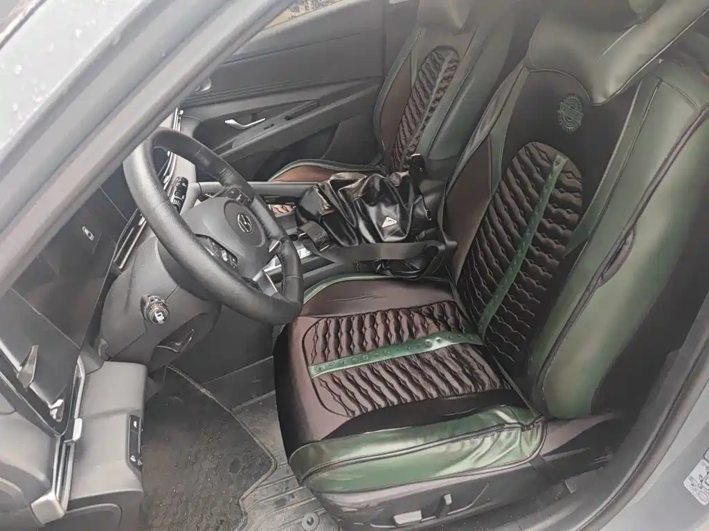 Hyundai Elantra — миниатюра 11