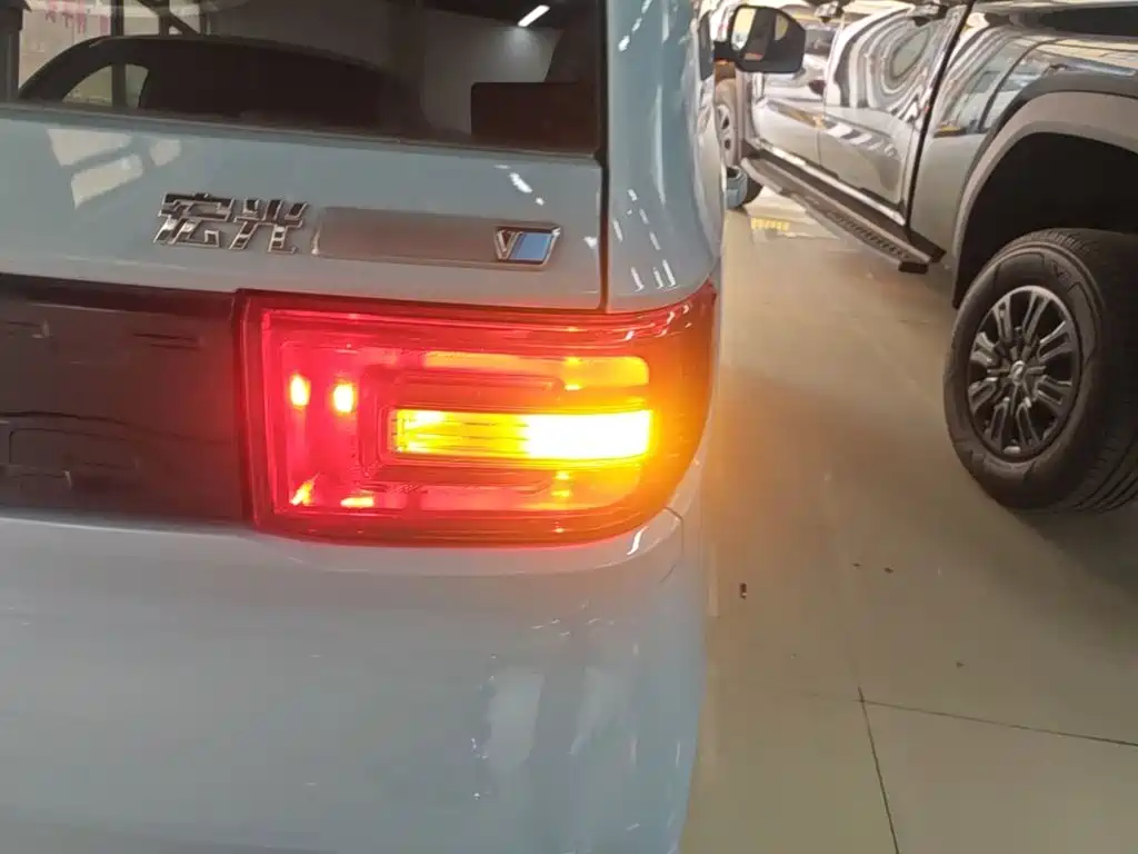 Wuling MINIEV — миниатюра 8