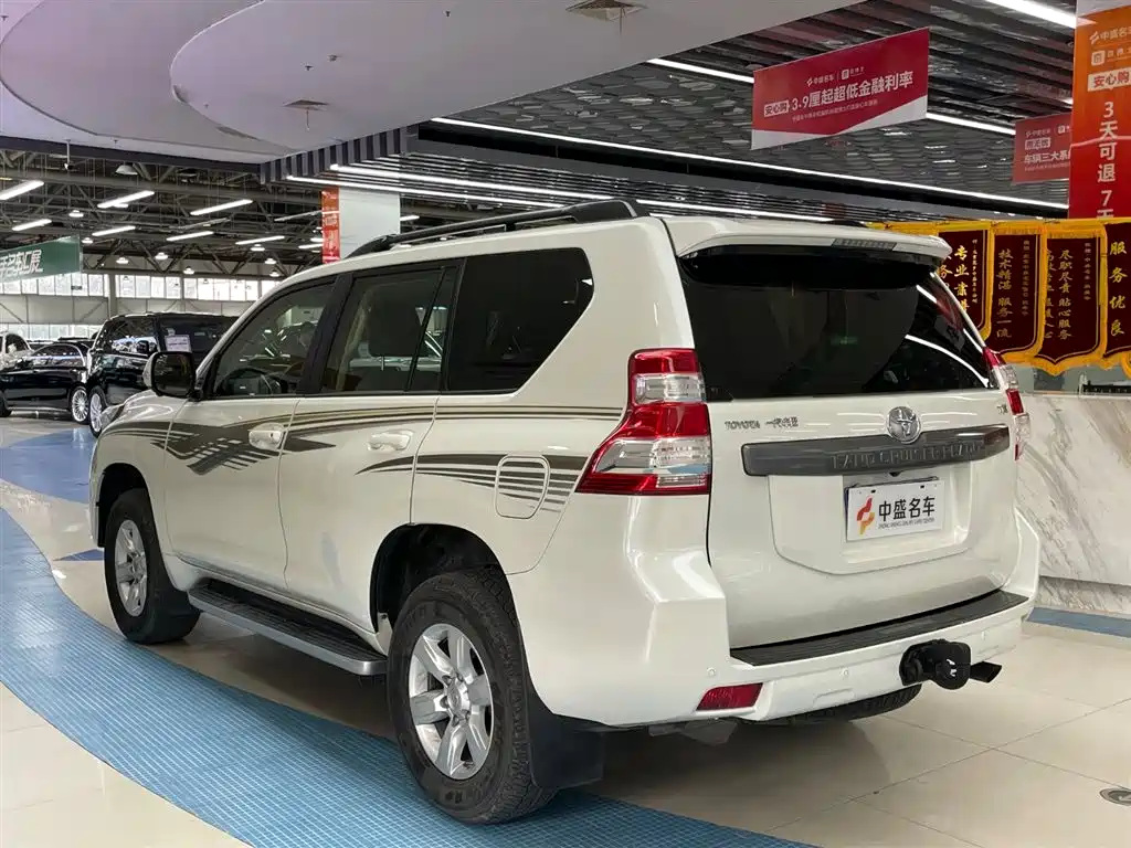 TOYOTA PRADO