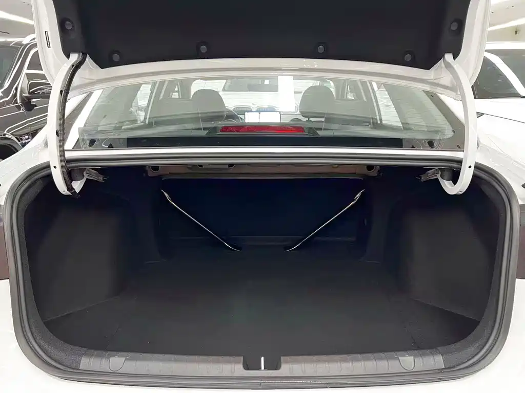 Geely Emgrand — миниатюра 18