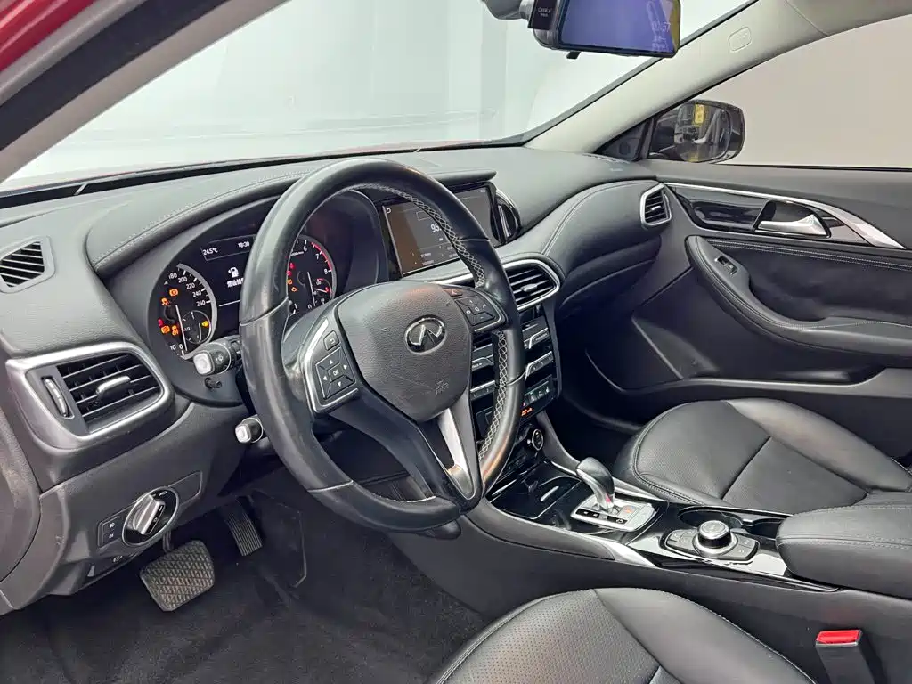 Infiniti QX30 — миниатюра 12