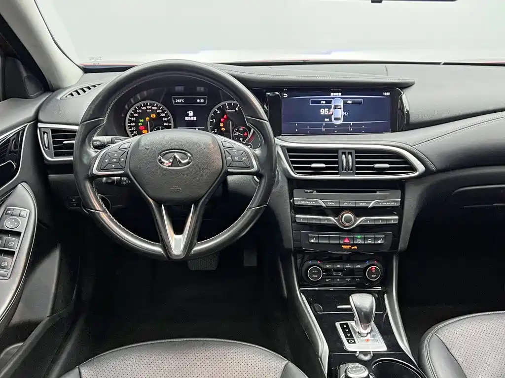 Infiniti QX30 — миниатюра 17