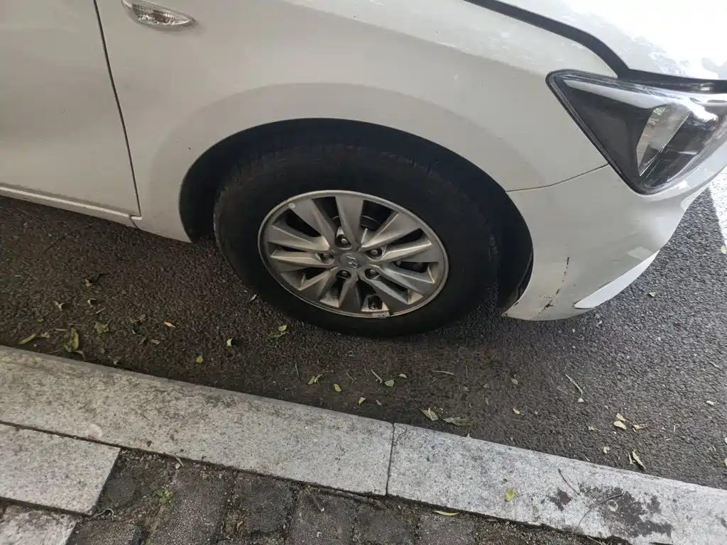 Hyundai Elantra — миниатюра 8