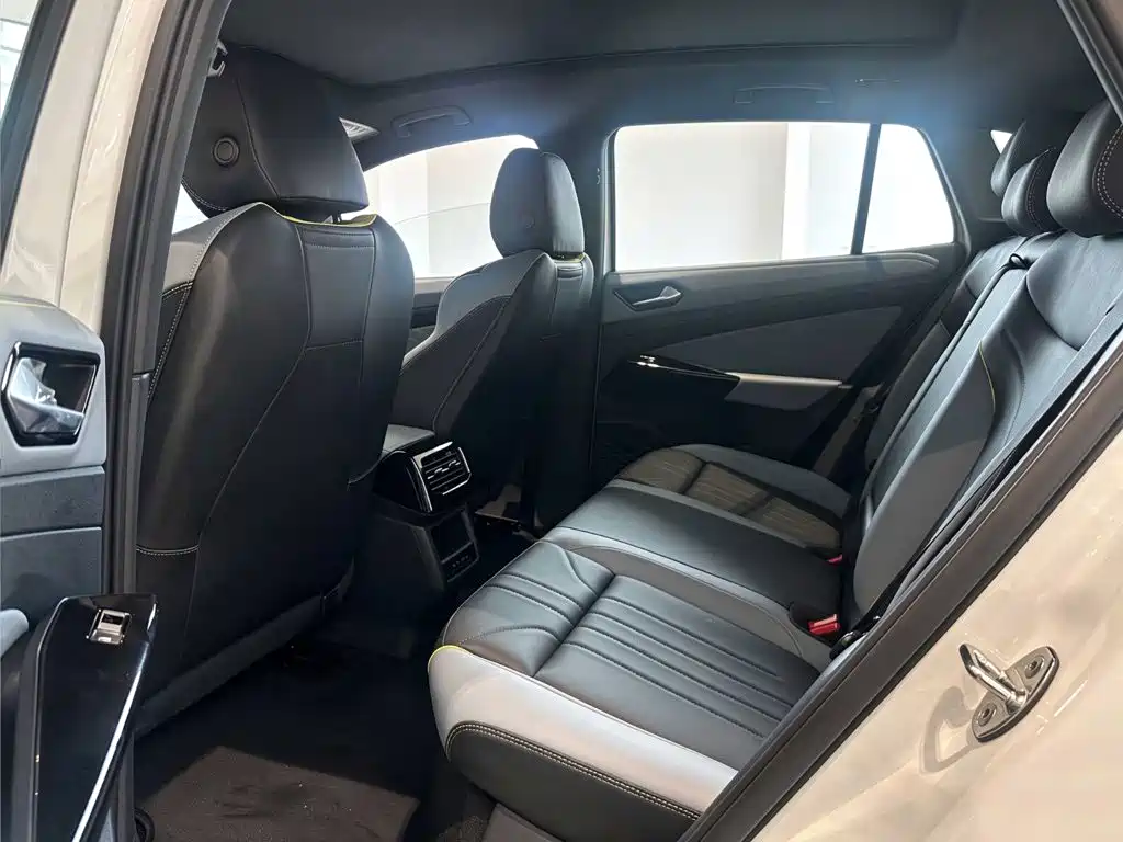 Volkswagen ID.4 X — миниатюра 2