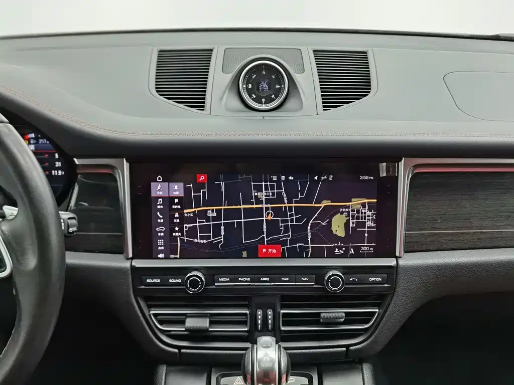 Porsche Macan — миниатюра 12