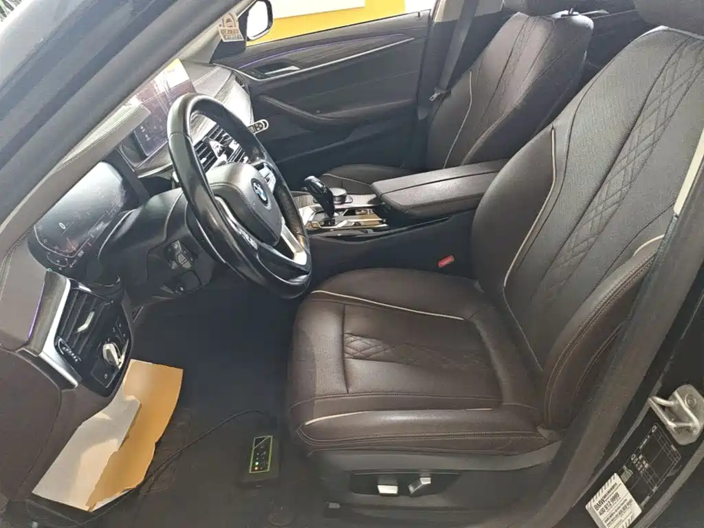 BMW 5 Series — миниатюра 15