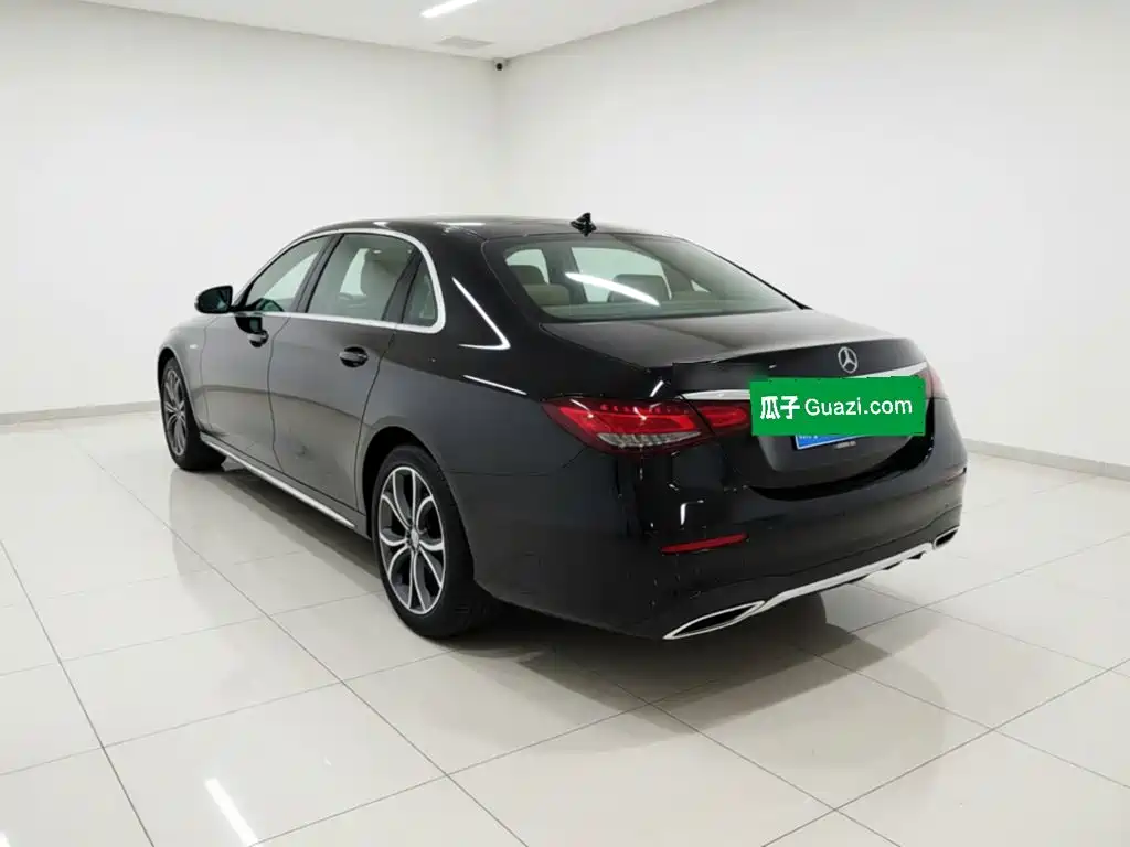 Mercedes-Benz E-Class — миниатюра 4