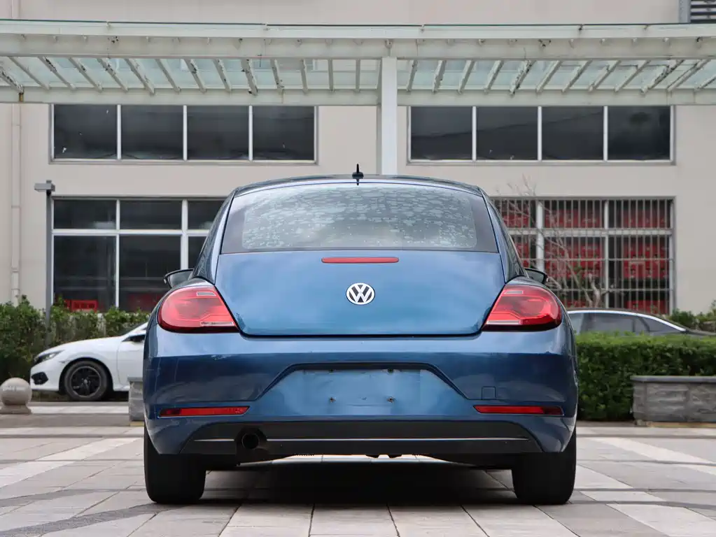 VOLKSWAGEN BEETLE