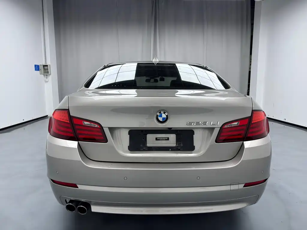 BMW 5 Series — миниатюра 7