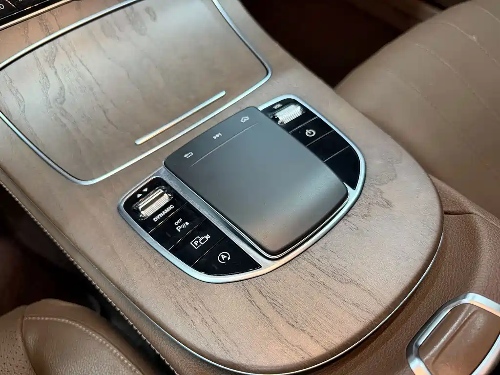 Mercedes-Benz E-Class — миниатюра 15