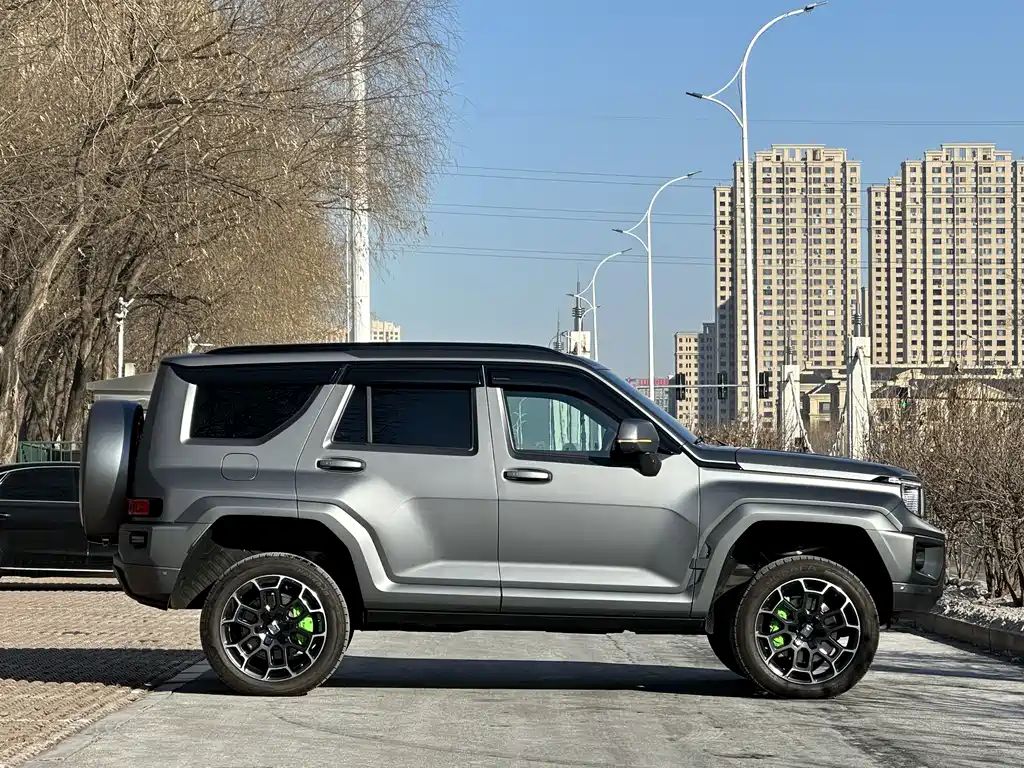 TANK TANK 700 NEW ENERGY