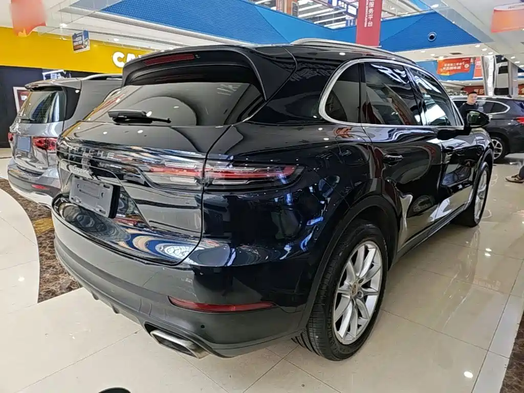Porsche Cayenne — миниатюра 7