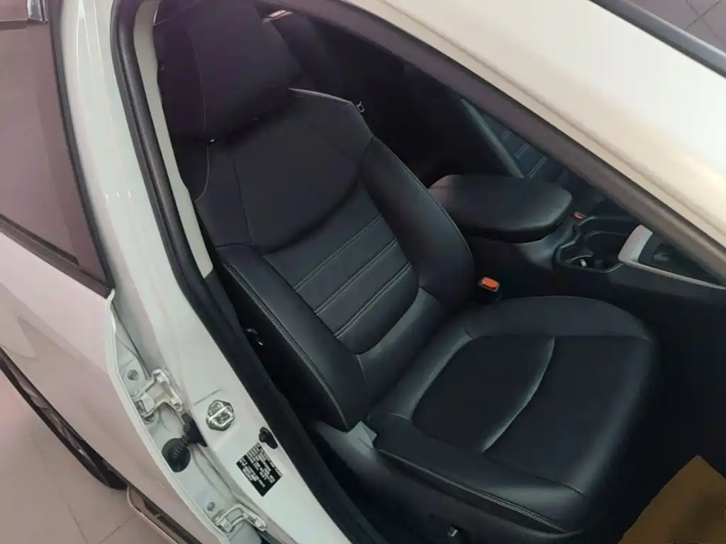 Toyota RAV4 — миниатюра 25