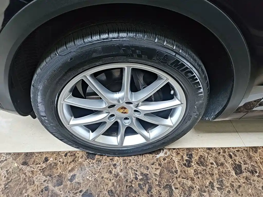 Porsche Cayenne — миниатюра 23