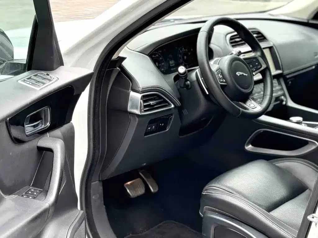Jaguar F-Pace 2018 2.0T R-Sport Sport