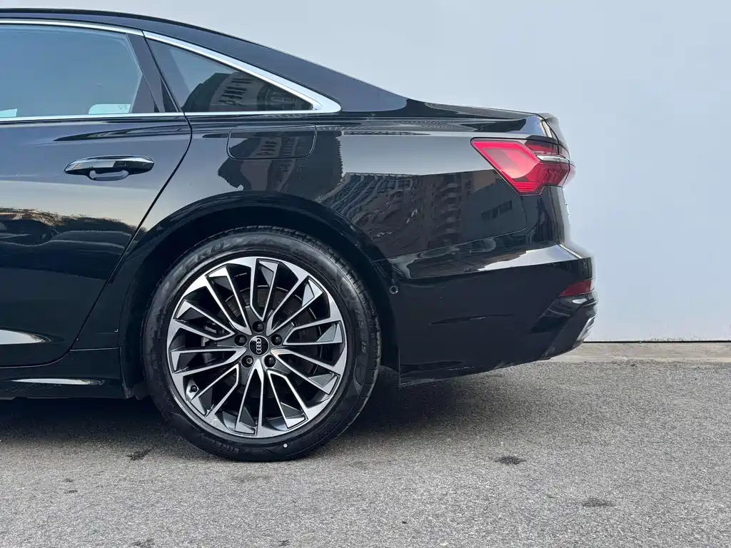 Audi A6L New Energy — миниатюра 28