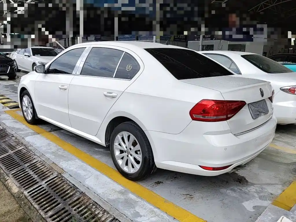 Volkswagen Lavida — миниатюра 5