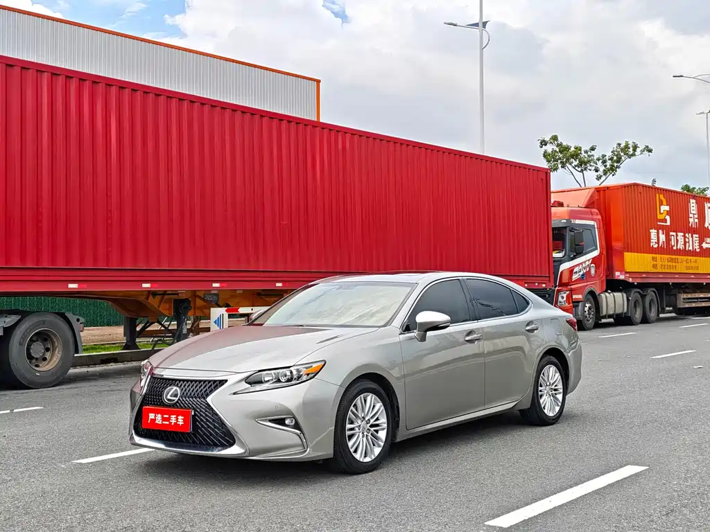 Lexus ES