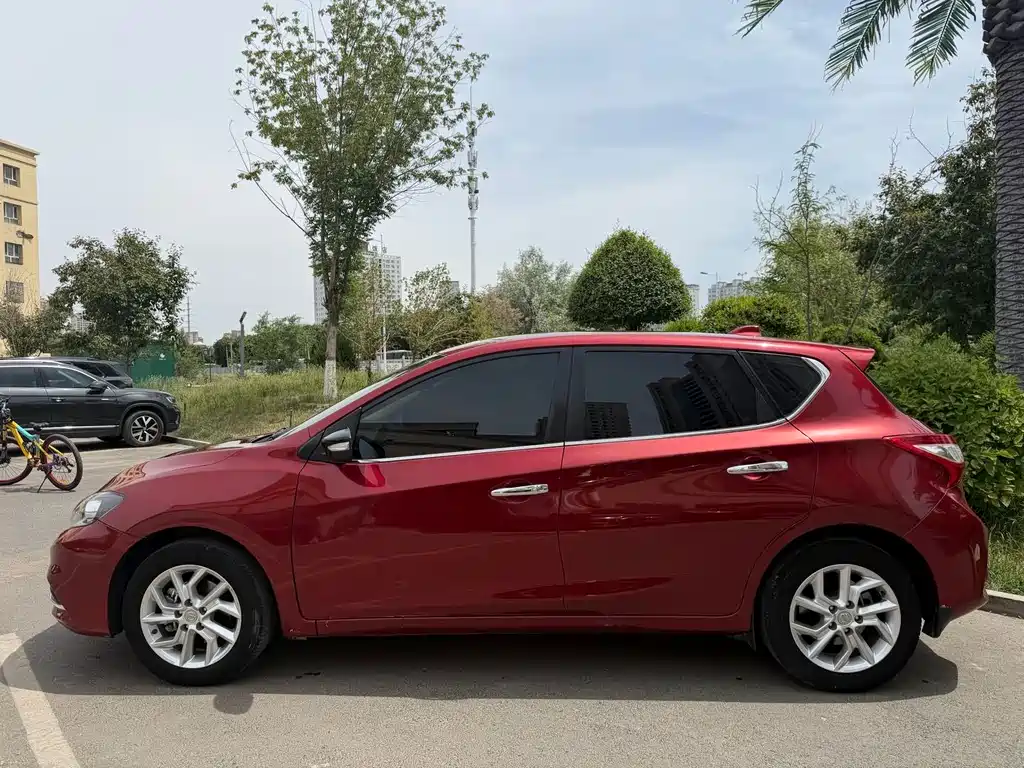 Nissan Tiida — миниатюра 7