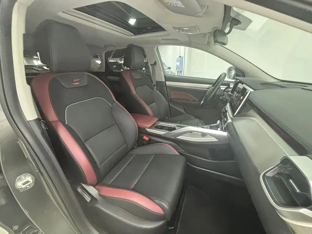 Geely Binyue — миниатюра 10