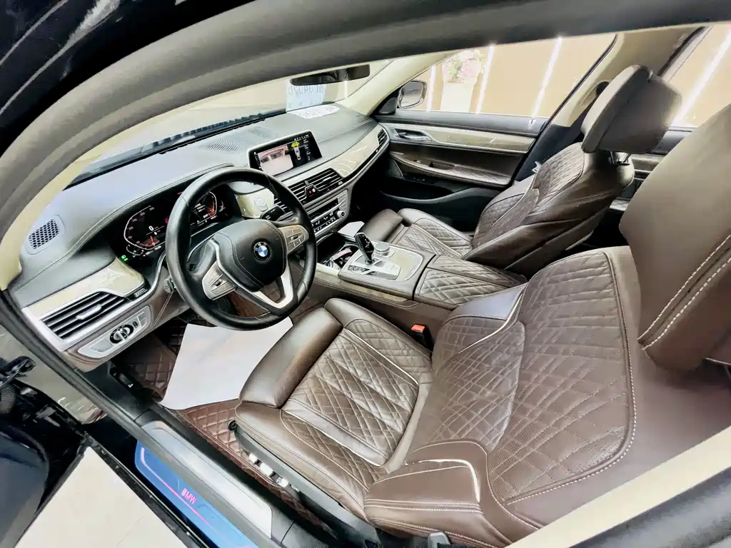 BMW 7 Series — миниатюра 4