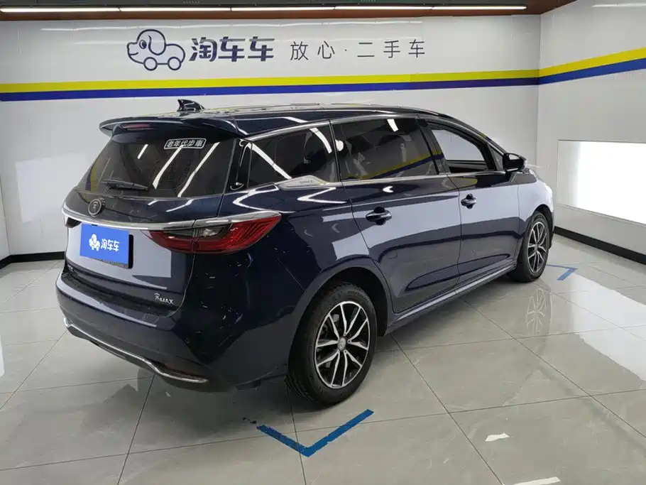 BYD MAX — миниатюра 3