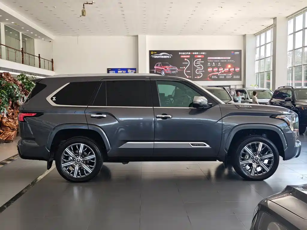 Toyota Sequoia — миниатюра 4