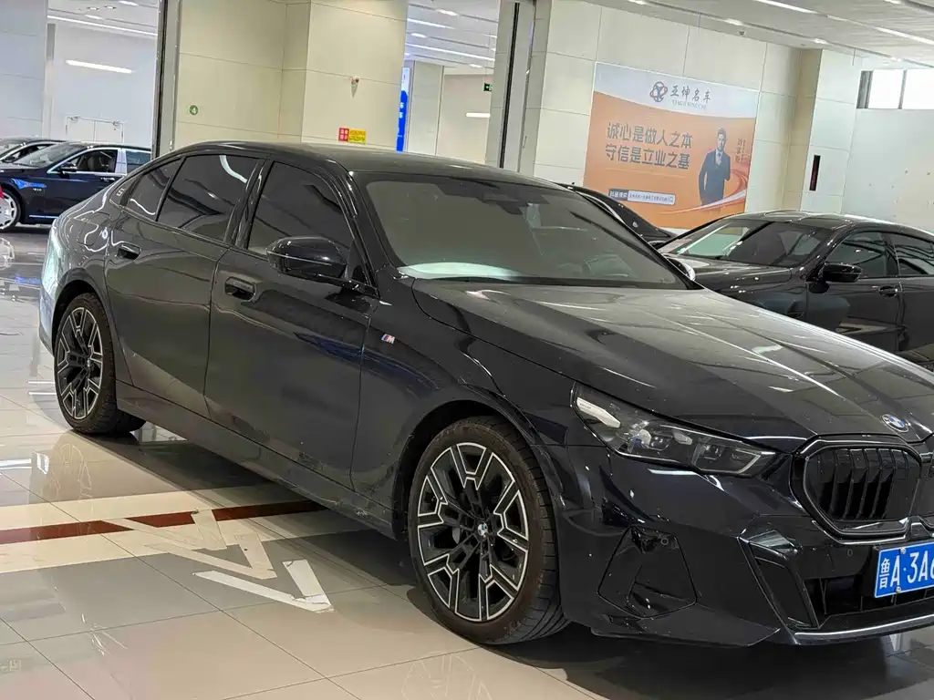 BMW 5 Series — миниатюра 3