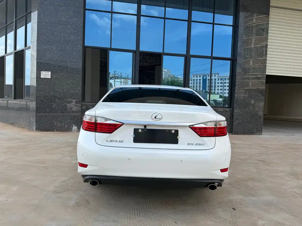 Lexus ES — миниатюра 5