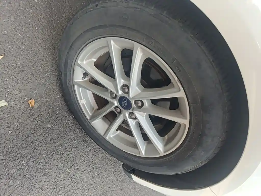 Ford Focus — миниатюра 8