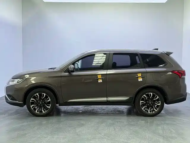 Mitsubishi Outlander — миниатюра 8