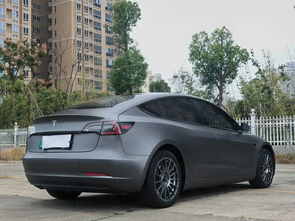 Tesla Model 3 — миниатюра 6