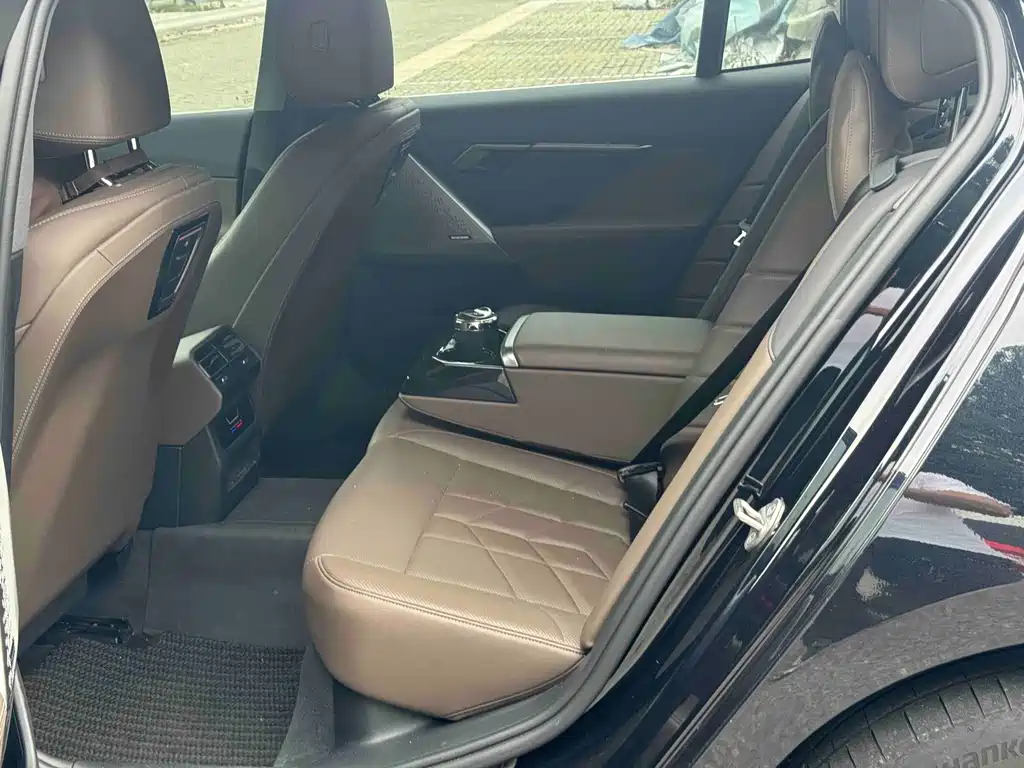 BMW 5 Series — миниатюра 5