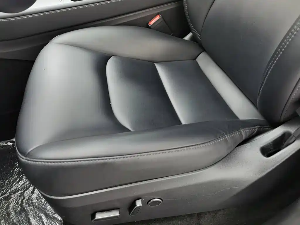 Tesla Model Y — миниатюра 20