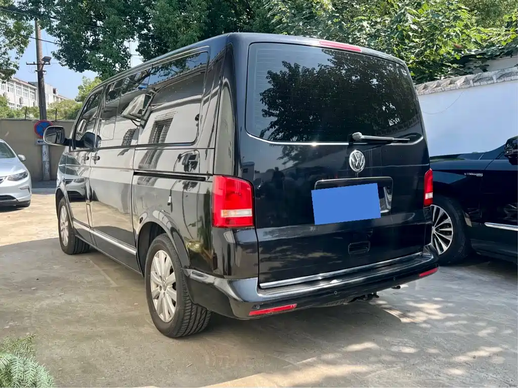 Volkswagen Multivan — миниатюра 4
