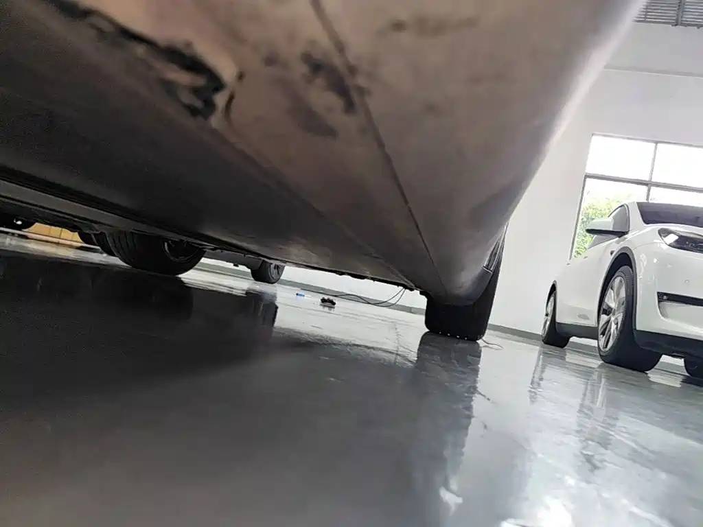 Tesla Model Y — миниатюра 22