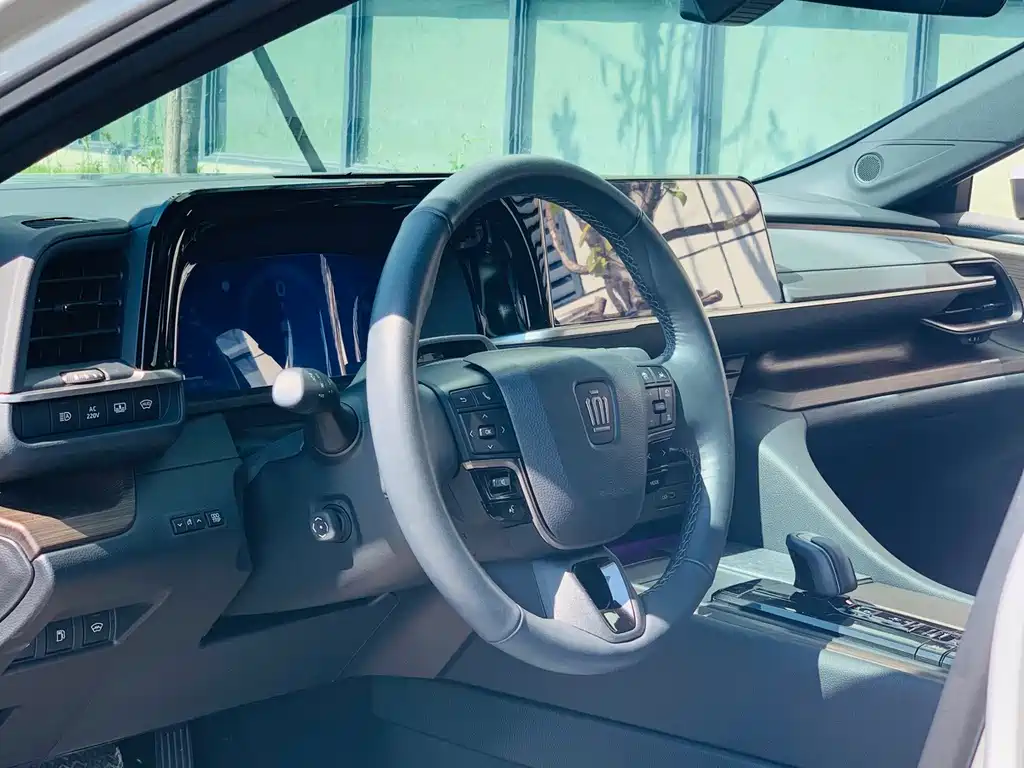 Toyota Crown (Import) — миниатюра 16