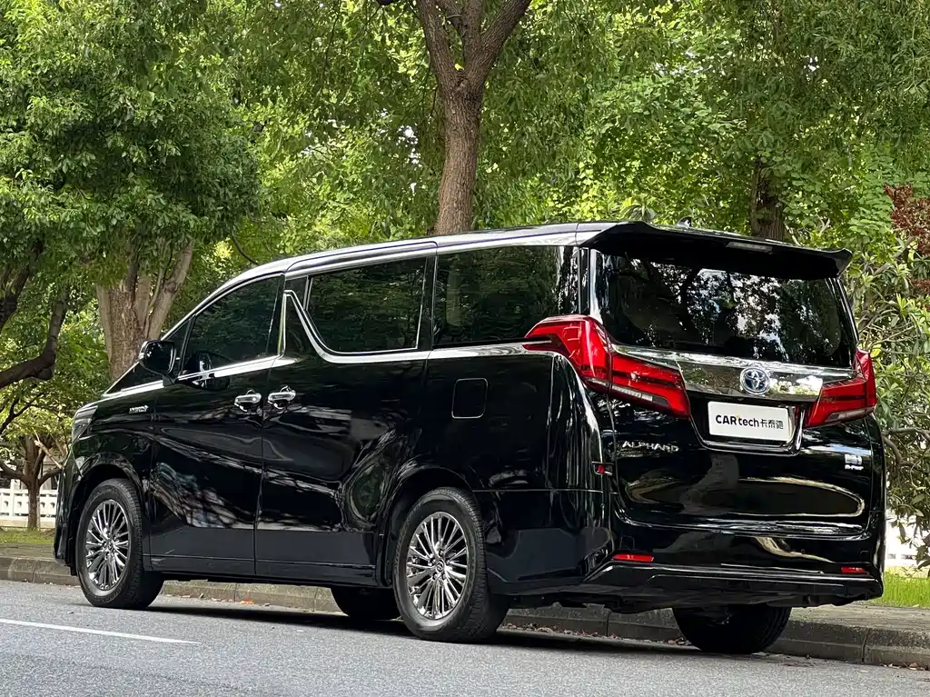 Toyota Alphard — миниатюра 29