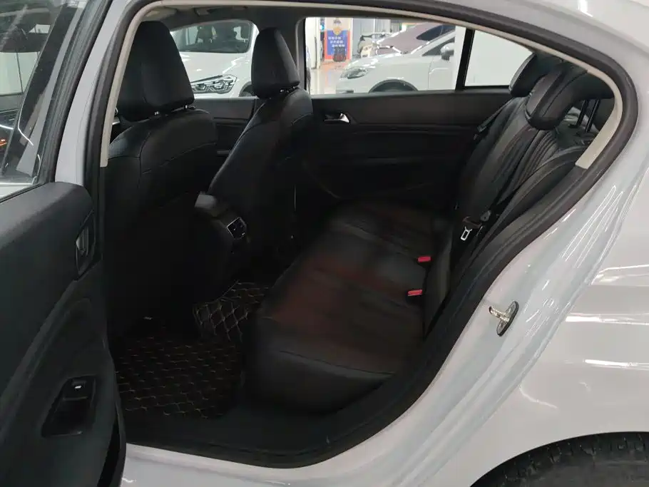 Peugeot 408 — миниатюра 11
