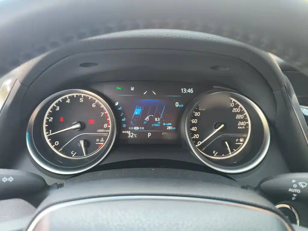 Toyota Camry — миниатюра 4