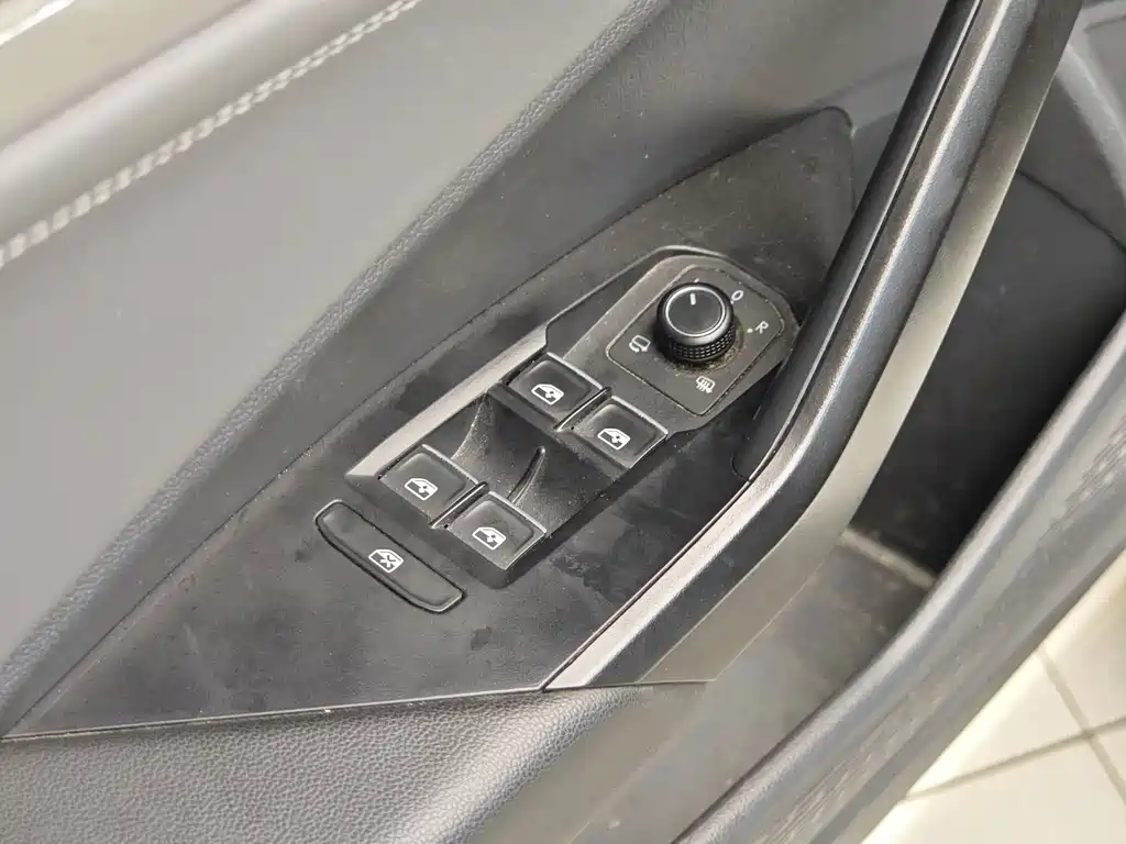 Volkswagen Sagitar — миниатюра 9