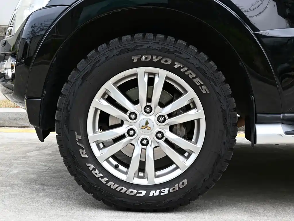 Mitsubishi Pajero (Import) — миниатюра 10