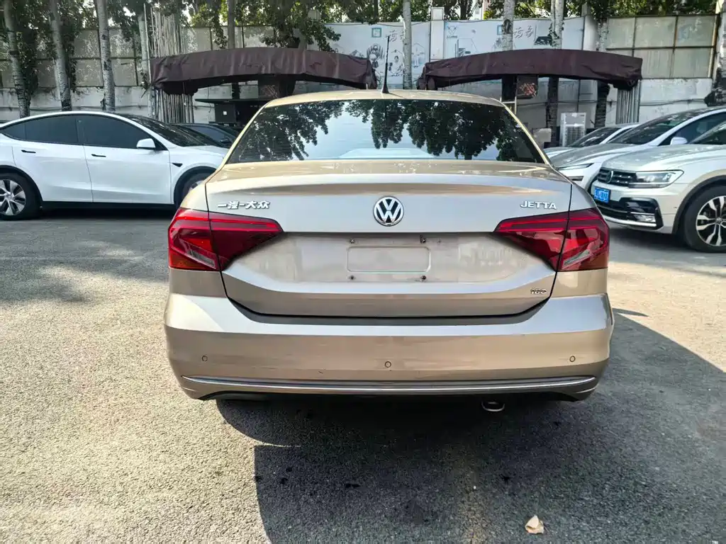 Volkswagen Jetta — миниатюра 5