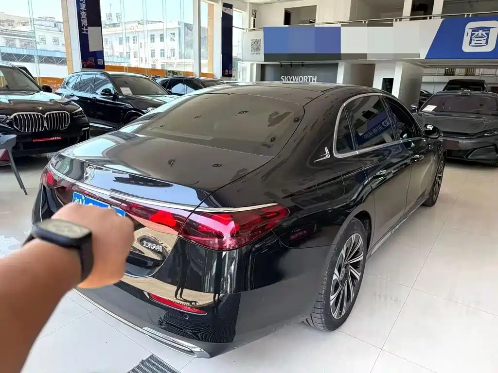 Mercedes-Benz E-Class — миниатюра 6