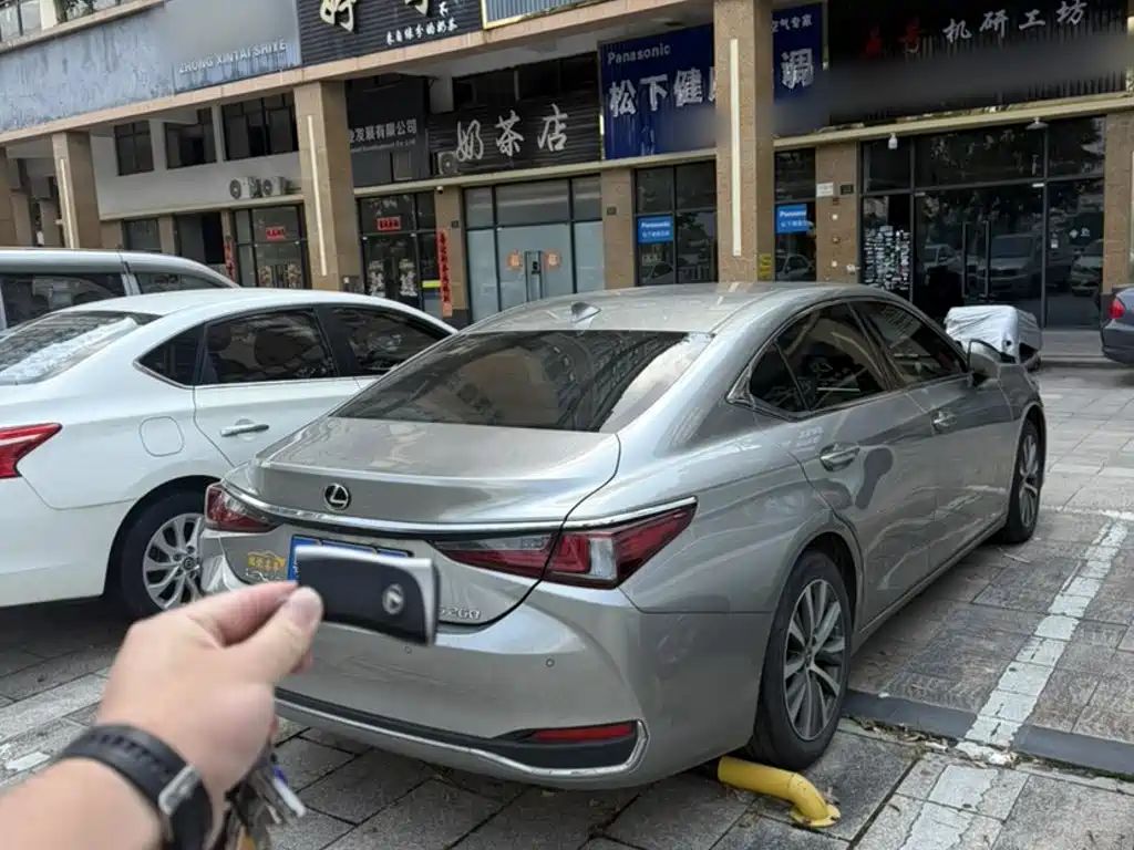 Lexus ES — миниатюра 15