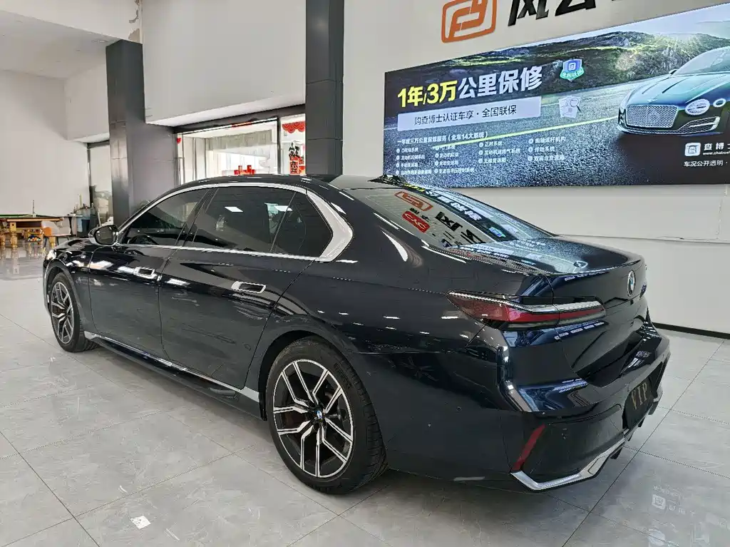 BMW 7 Series — миниатюра 5