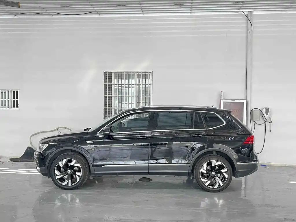 Volkswagen Tiguan L — миниатюра 2
