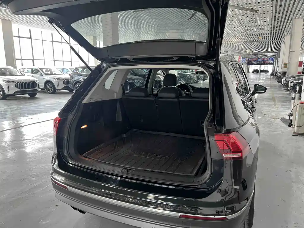 Volkswagen Tiguan L — миниатюра 12